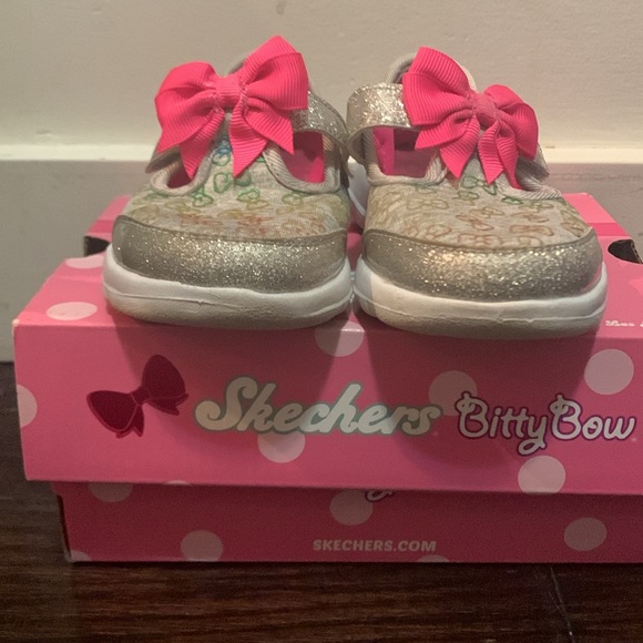 Toddler Skechers shoes! In good used condition. Size 7 - Picture 6 of 9